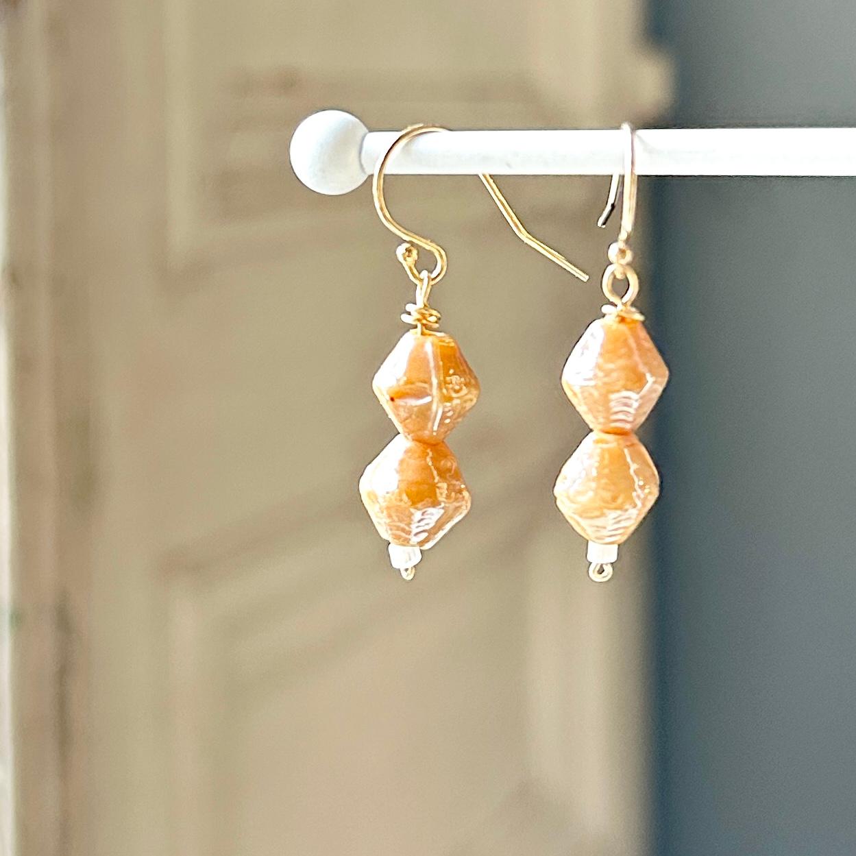 14kgfフランスヴィンテージビーズの一粒ピアス・落花生 | 2枚目