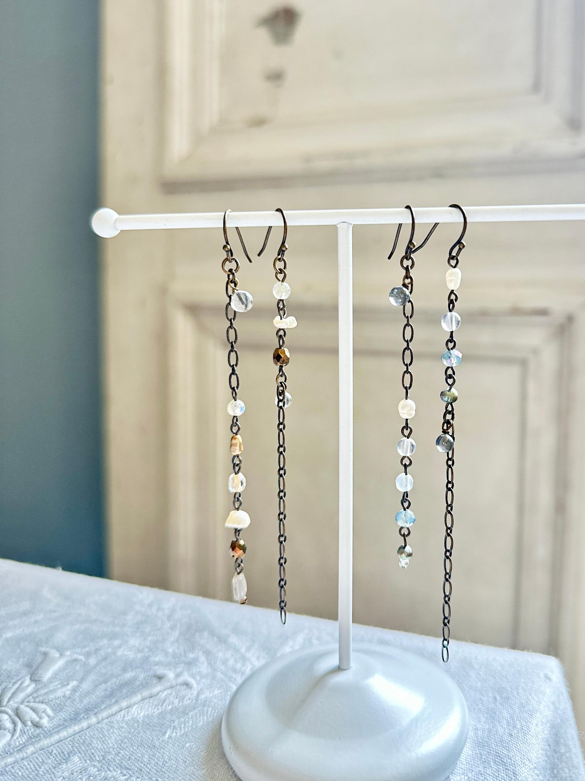ガラスと天然石のアシメトリーロング耳かざり（ピアス・イヤリング）1枚目の画像