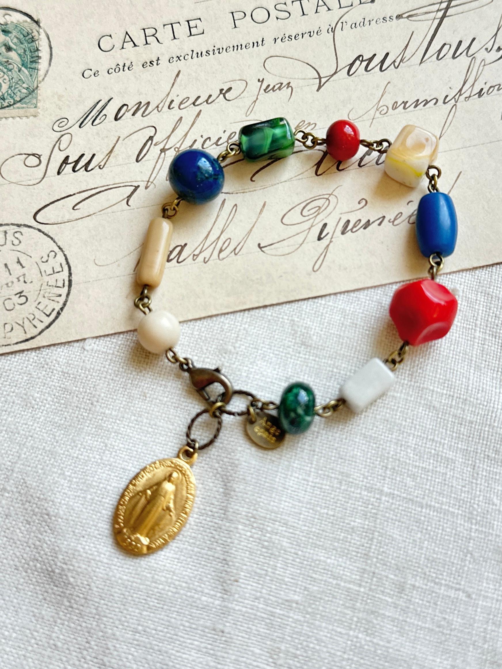 フランスのメダイとヴィンテージビーズのブレスレット・ヴィビィット