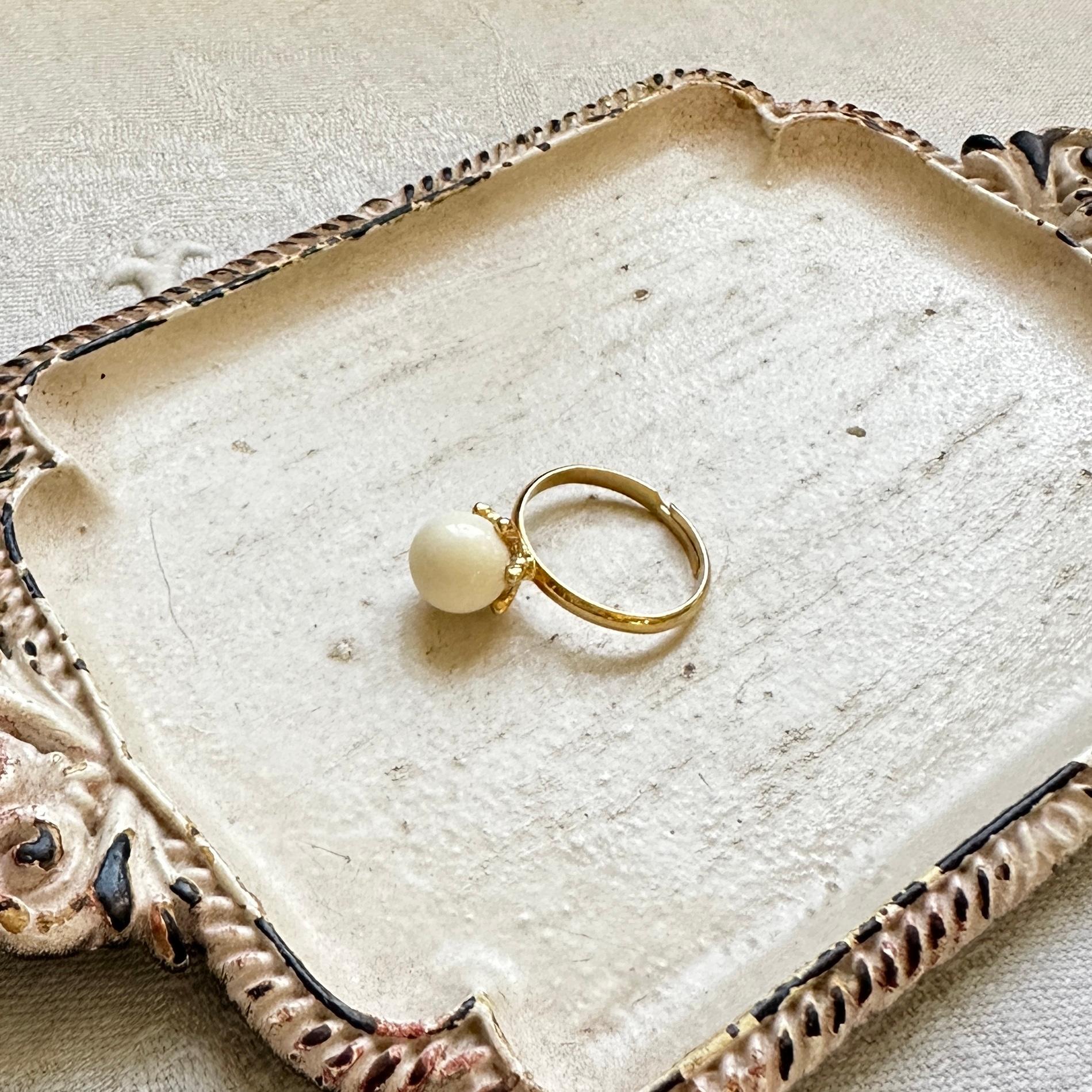 ミルククラウン・ハンドメイドガラスのリング | 2枚目