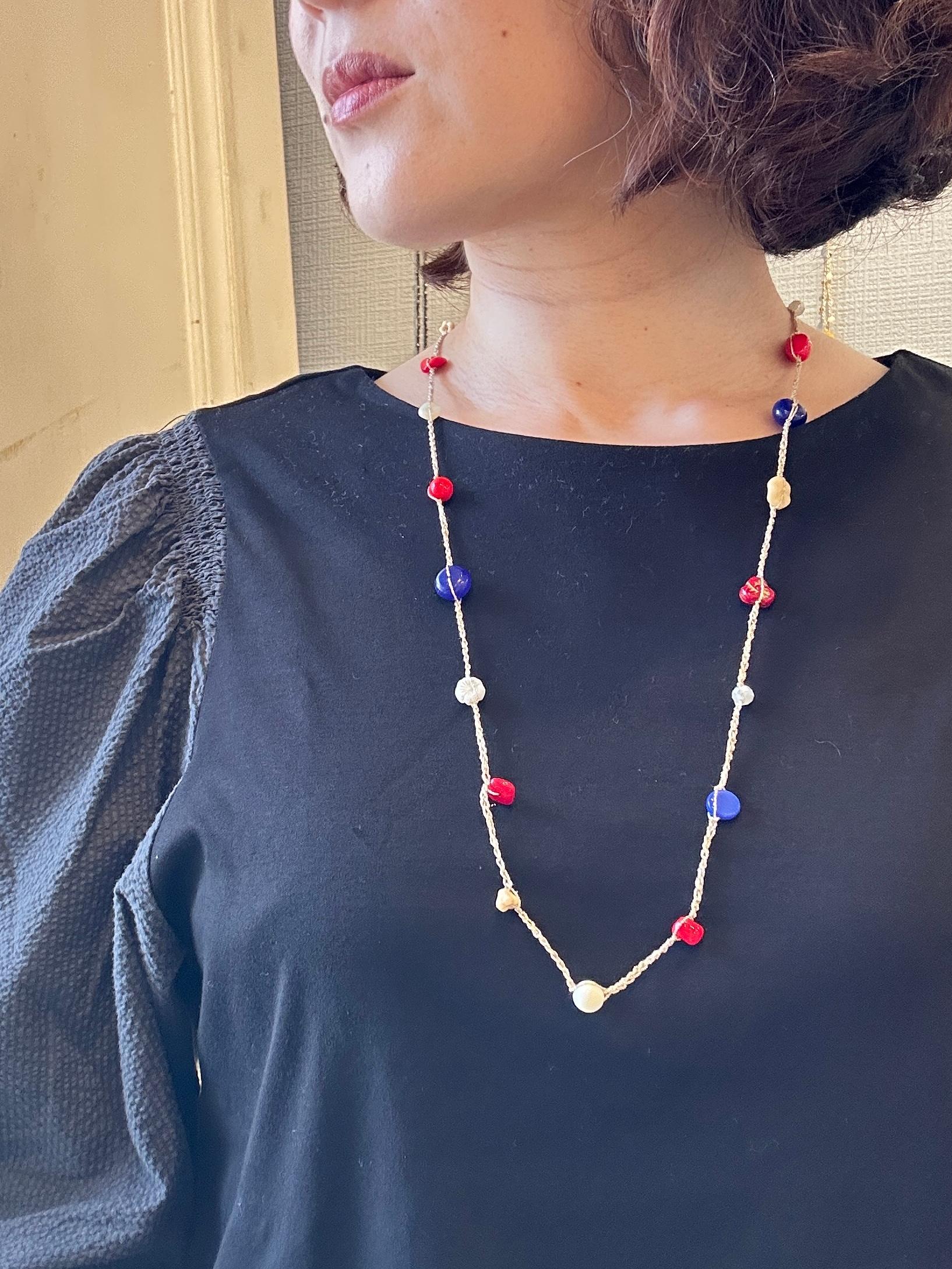 ヨーロッパビーズのカラフルクロシェネックレス少し短めロング・フレンチトリコロール