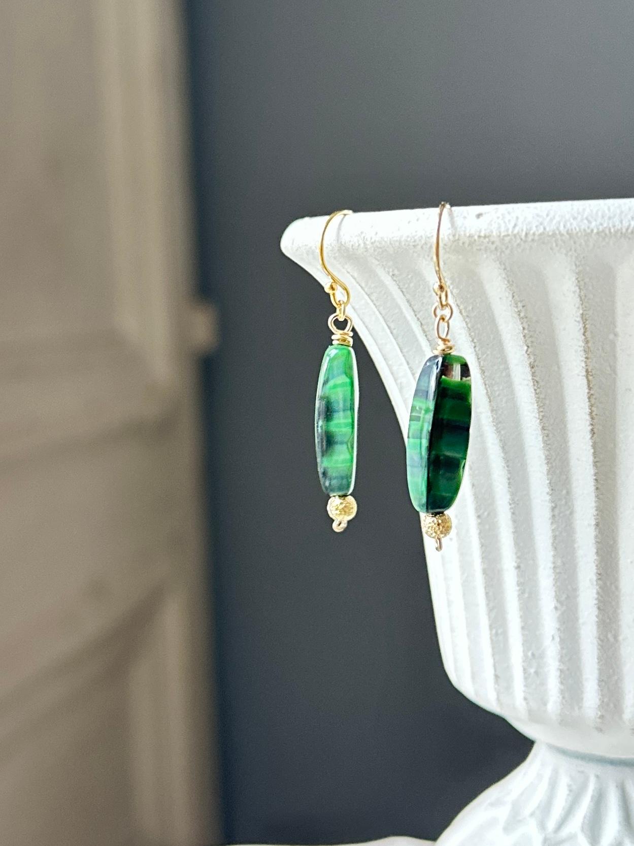 フランスヴィンテージビーズの一粒ピアス14Kgf・ロンググリーン1枚目の画像