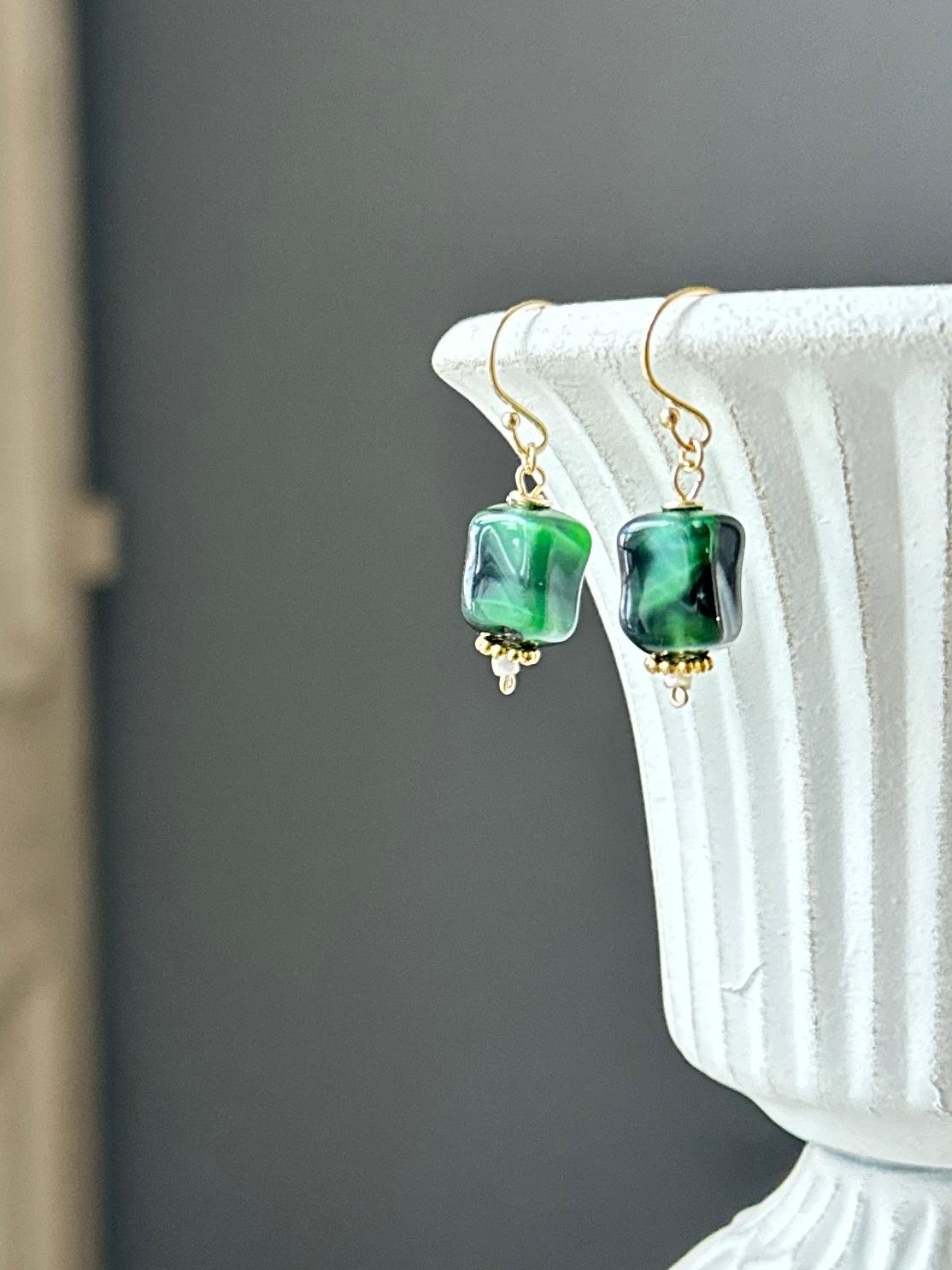 14kgfフランスヴィンテージビーズの一粒ピアス・グリーン