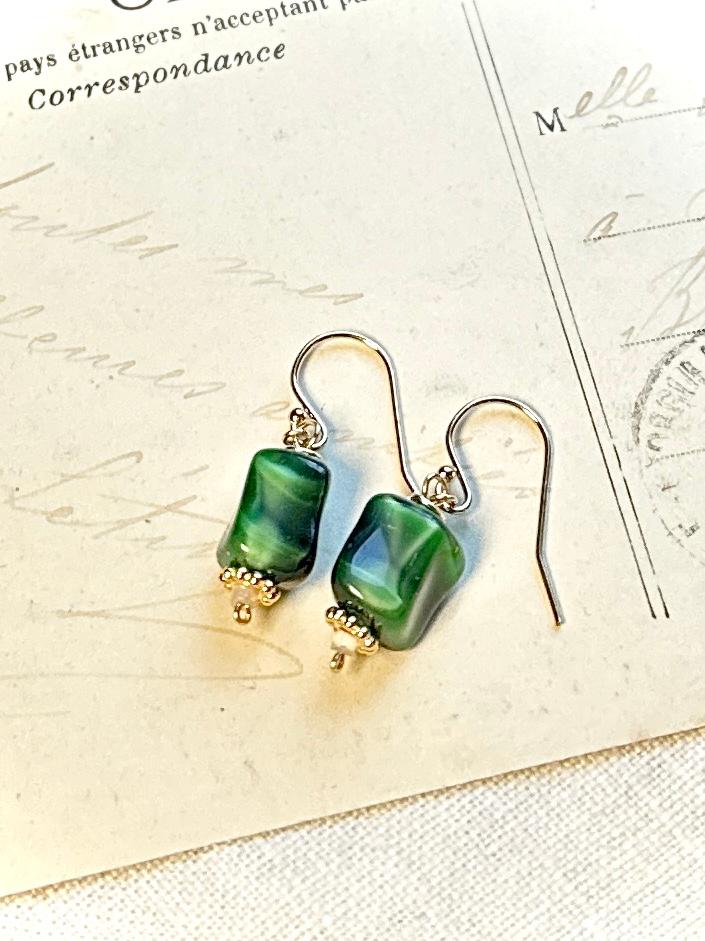 14kgfフランスヴィンテージビーズの一粒ピアス・グリーン | 2枚目