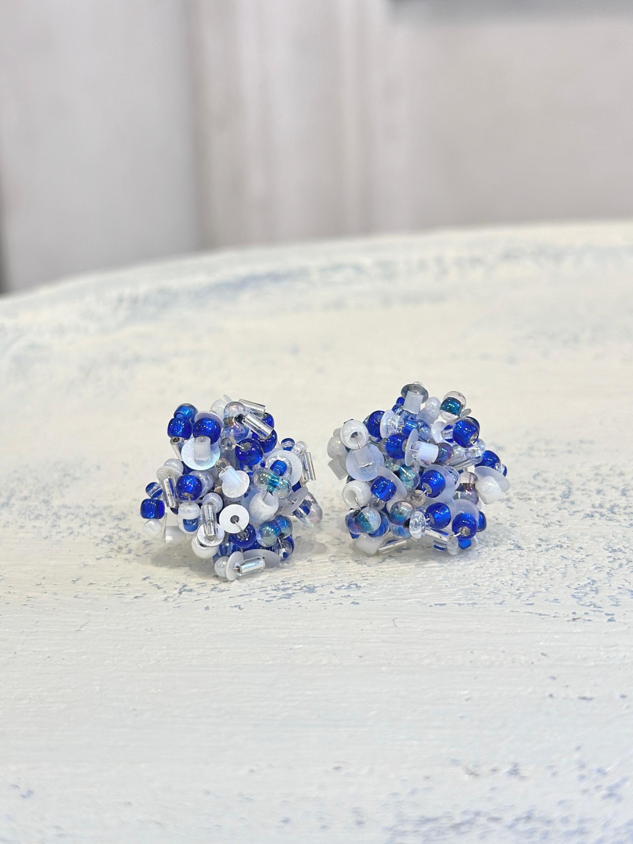 sucreビーズ耳飾り・ブルー（ピアス・イヤリング）1枚目の画像