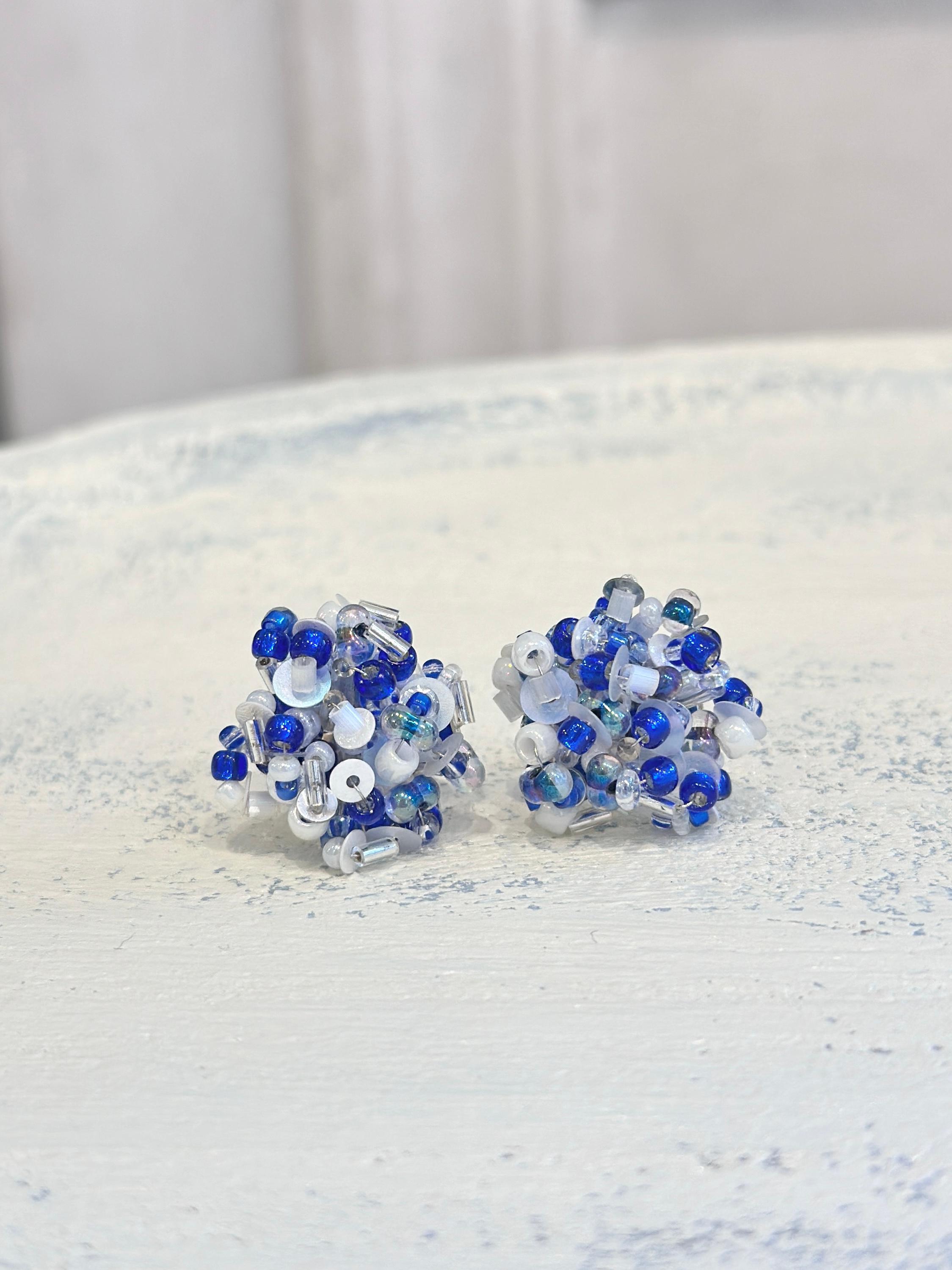 sucreビーズ耳飾り・ブルー（ピアス・イヤリング）