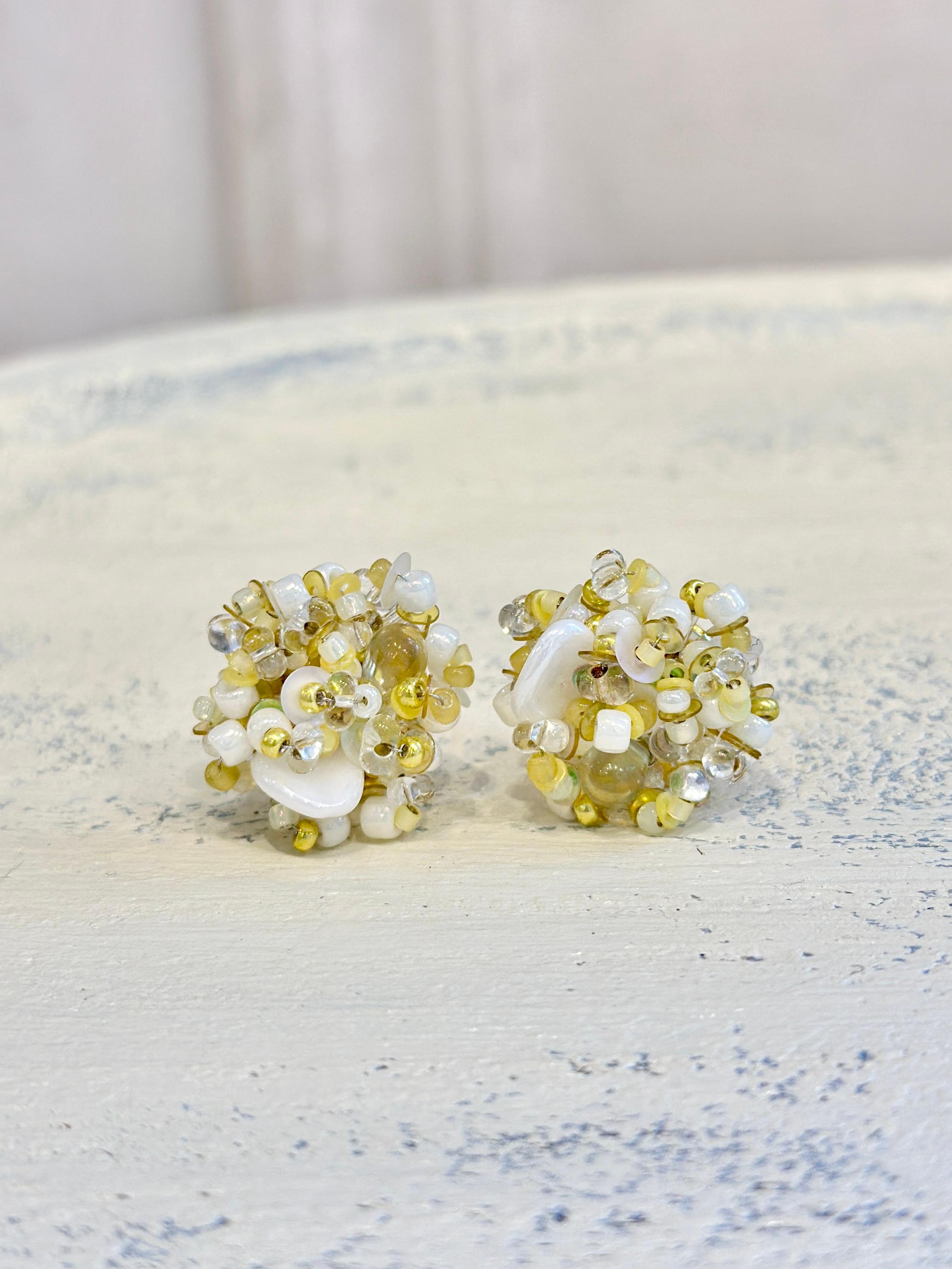 sucreビーズ耳飾り・イエロー（ピアス・イヤリング）