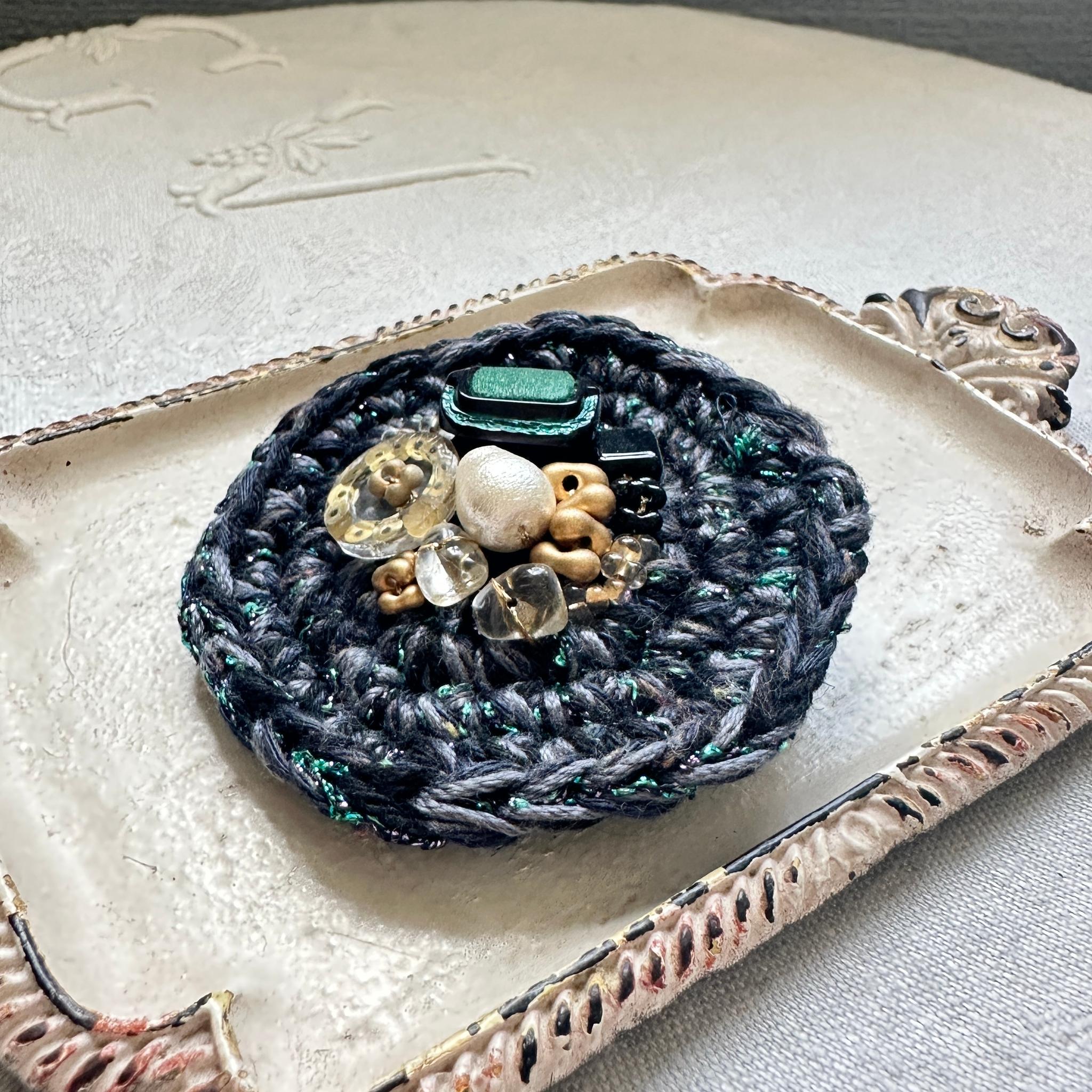 大きなまるブローチ・ネイビーグレー | 2枚目