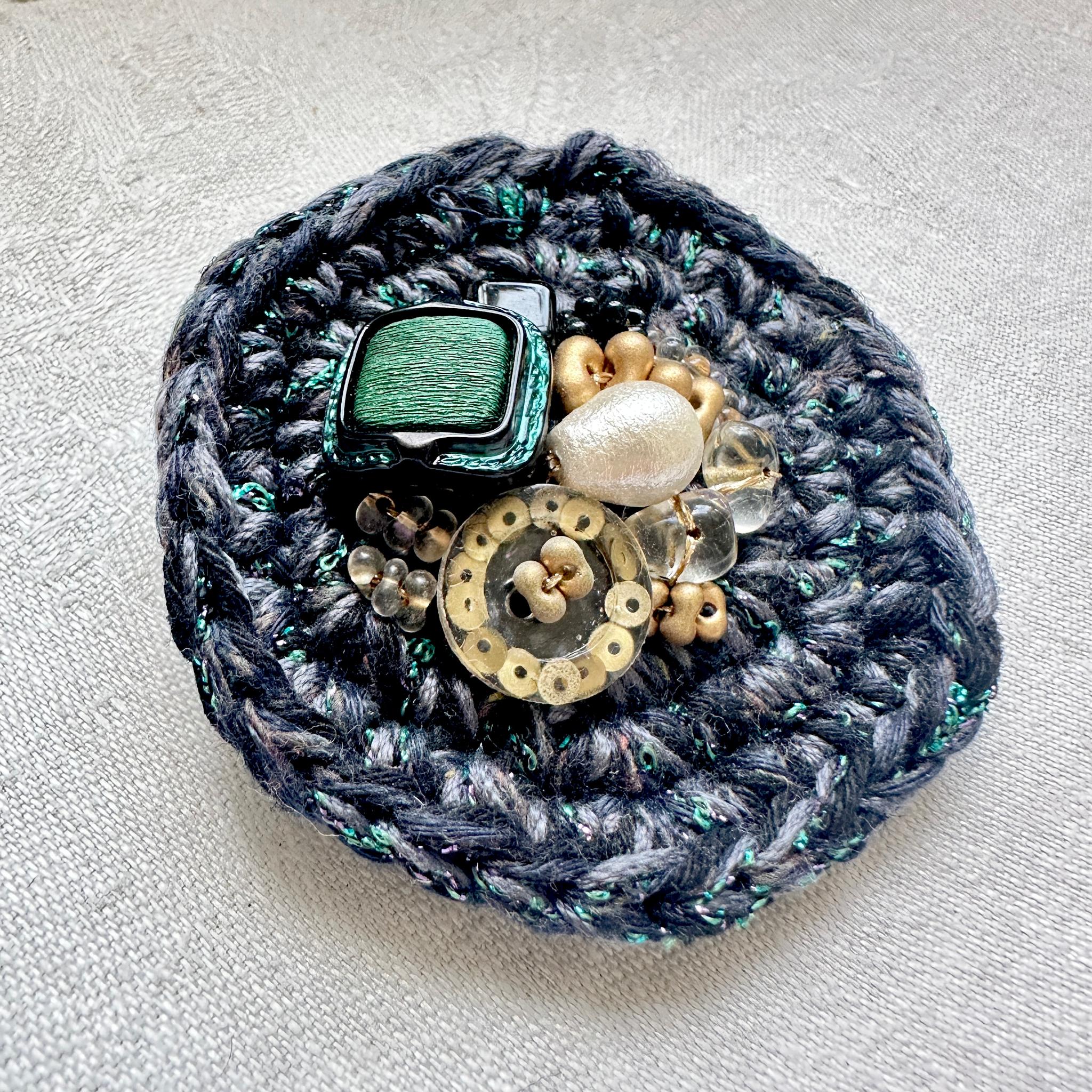 大きなまるブローチ・ネイビーグレー | 3枚目