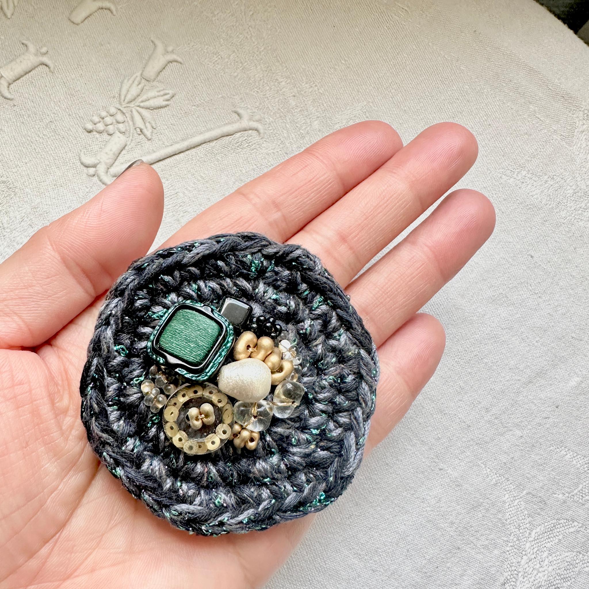 大きなまるブローチ・ネイビーグレー | 5枚目