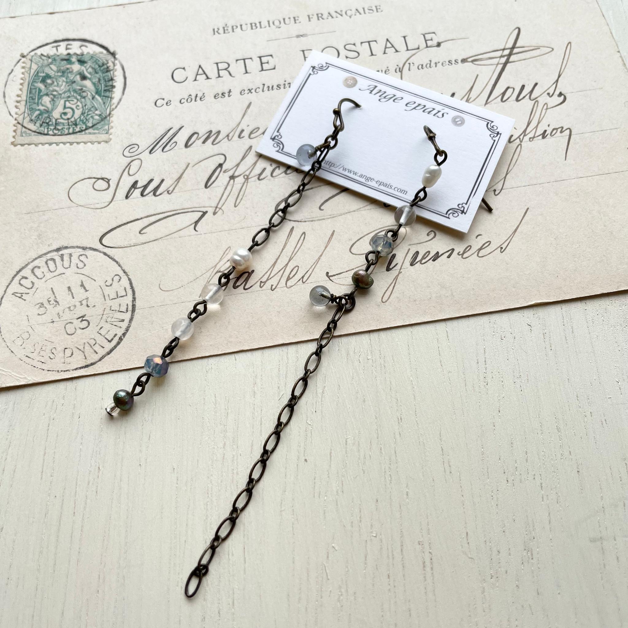 ガラスと天然石のアシメトリーロング耳かざり(ピアス・イヤリング) | 5枚目