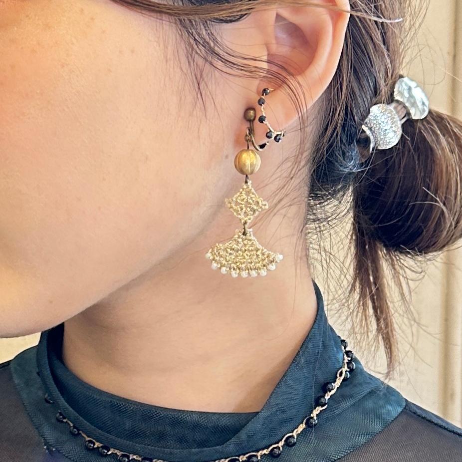 クロシェとタティングの扇ピアス・ゴールドホワイト | 8枚目