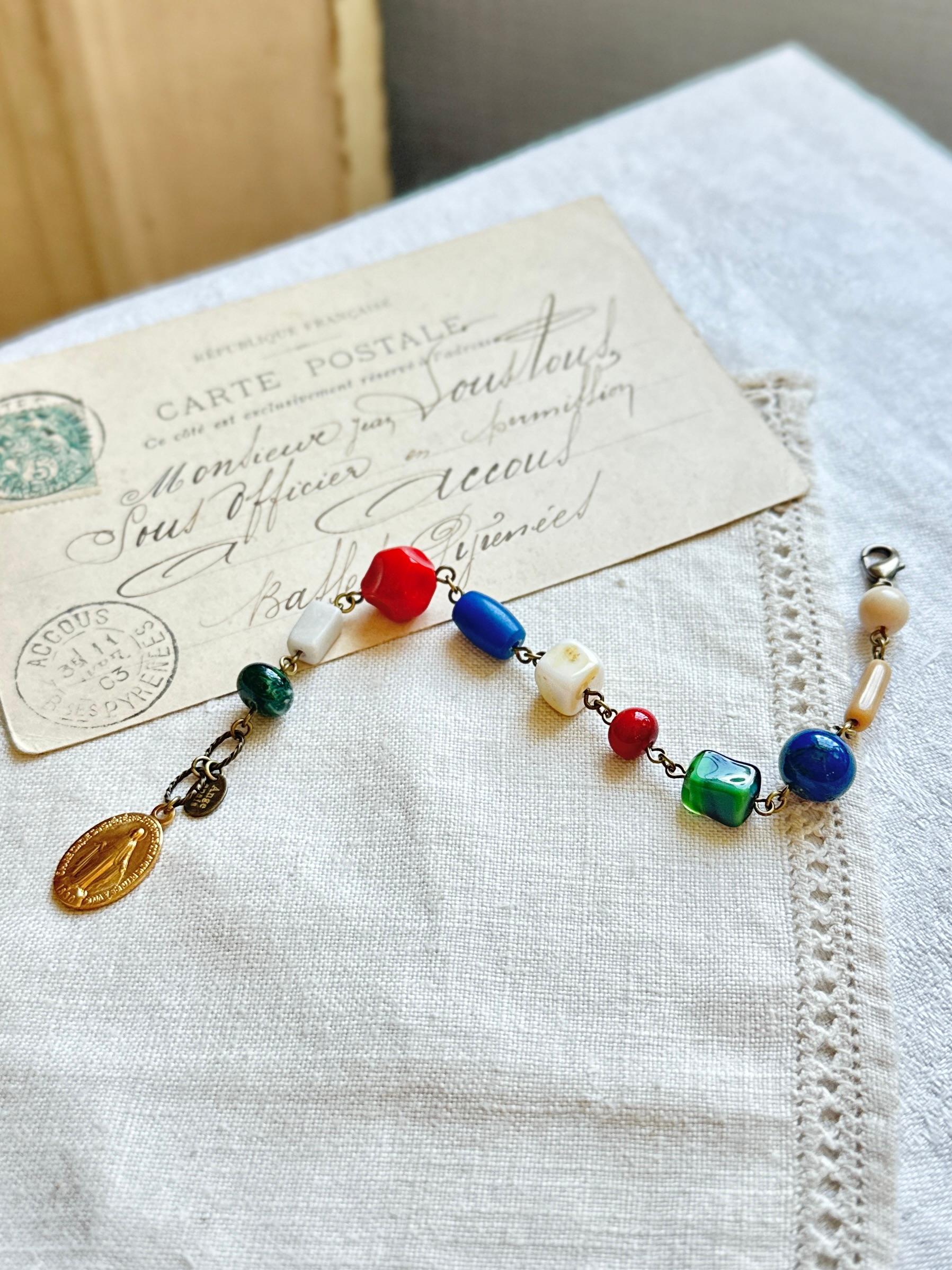 フランスのメダイとヴィンテージビーズのブレスレット・ヴィビィット | 4枚目
