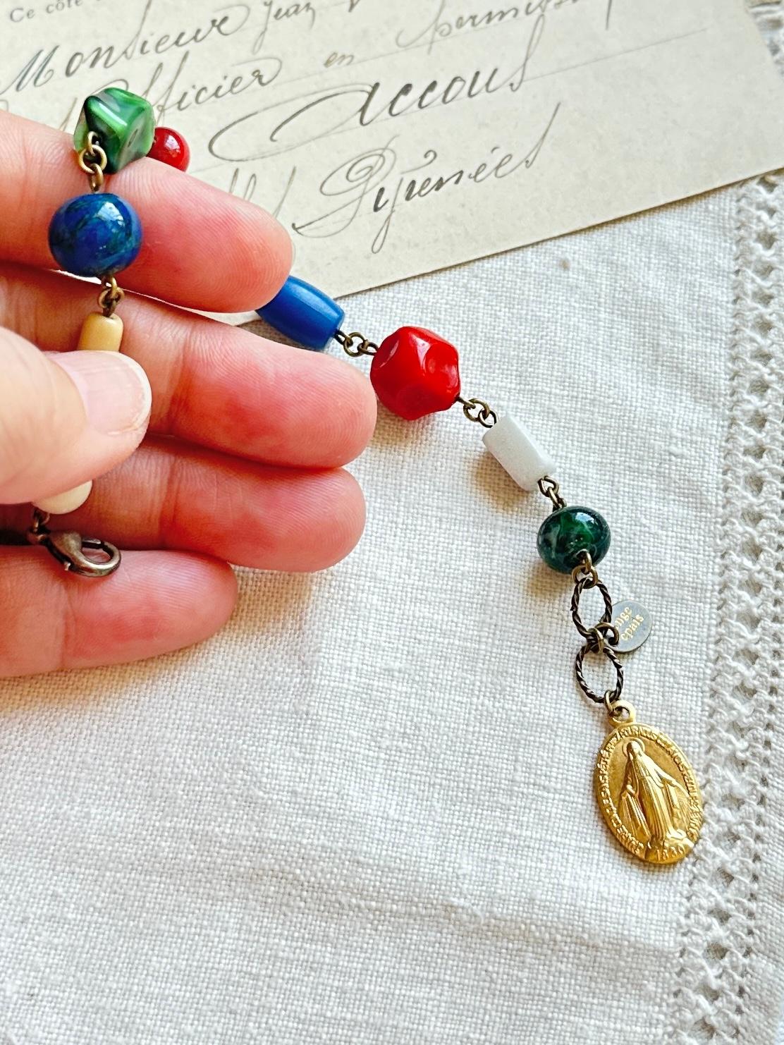 フランスのメダイとヴィンテージビーズのブレスレット・ヴィビィット | 5枚目