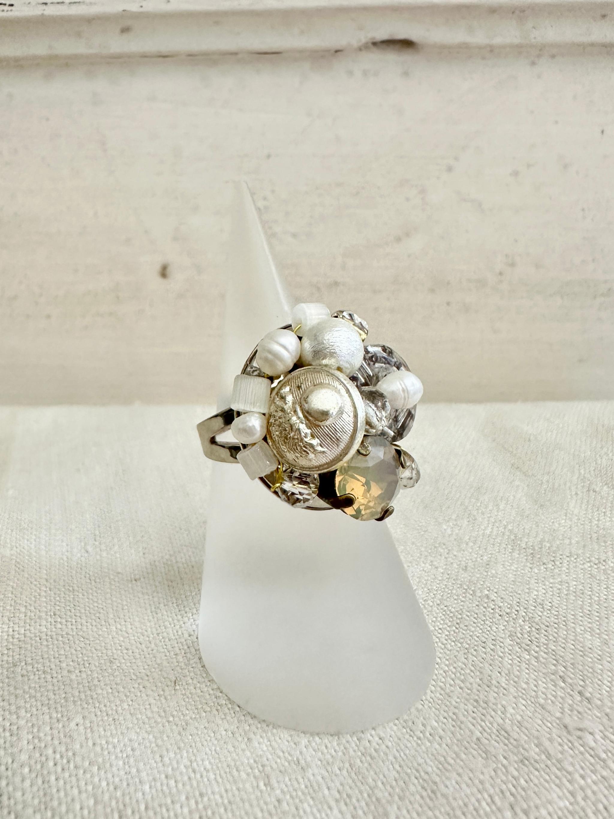 アンティークパーツのデコラティブリング・シルバー | 4枚目