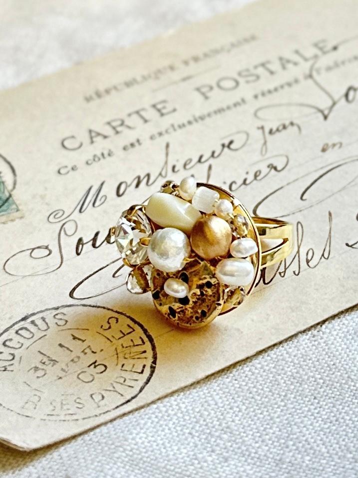 アンティークパーツのデコラティブリング・ゴールド | 2枚目