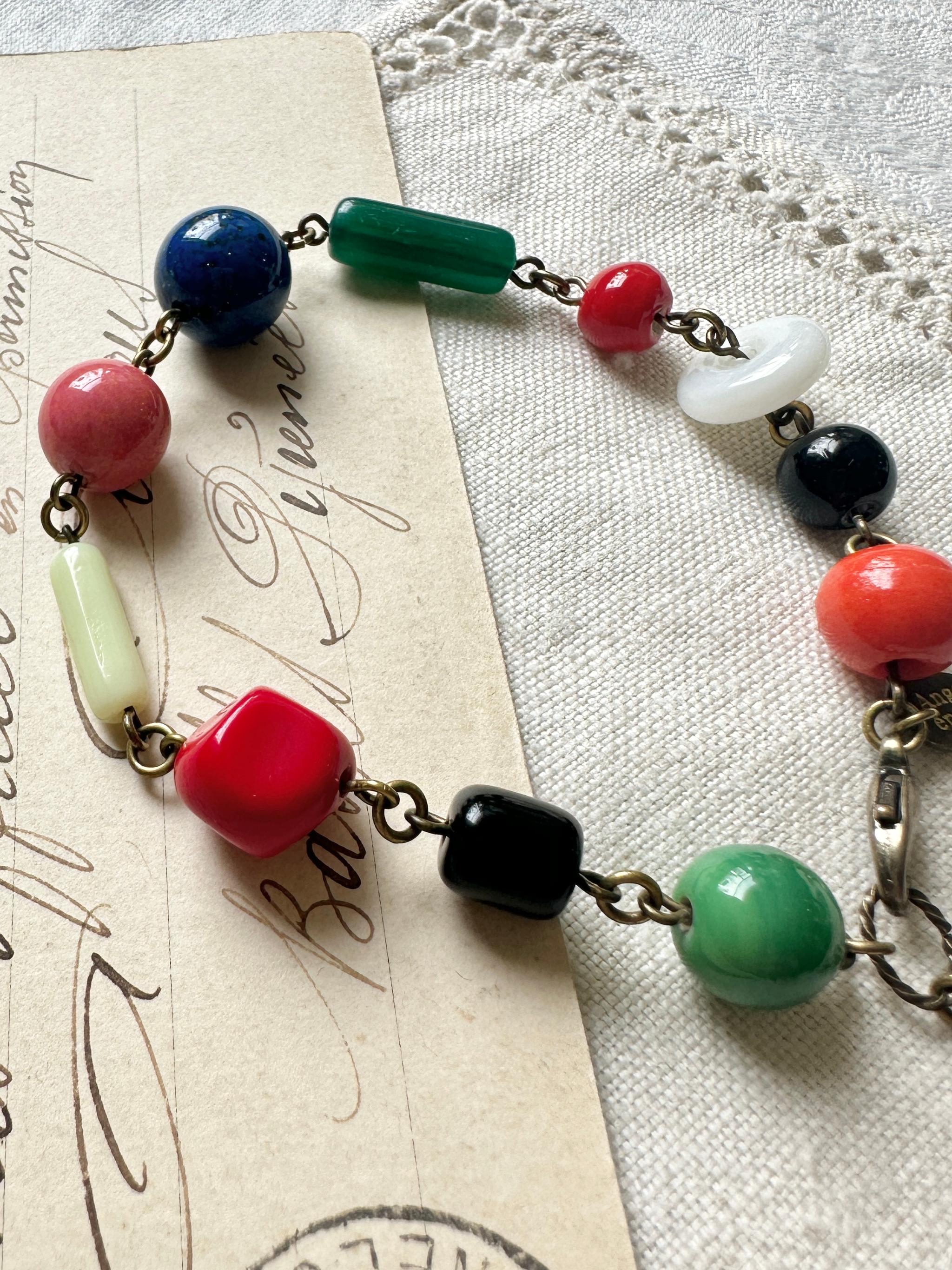 フランスのメダイとヴィンテージビーズのブレスレット・マルチカラー | 5枚目