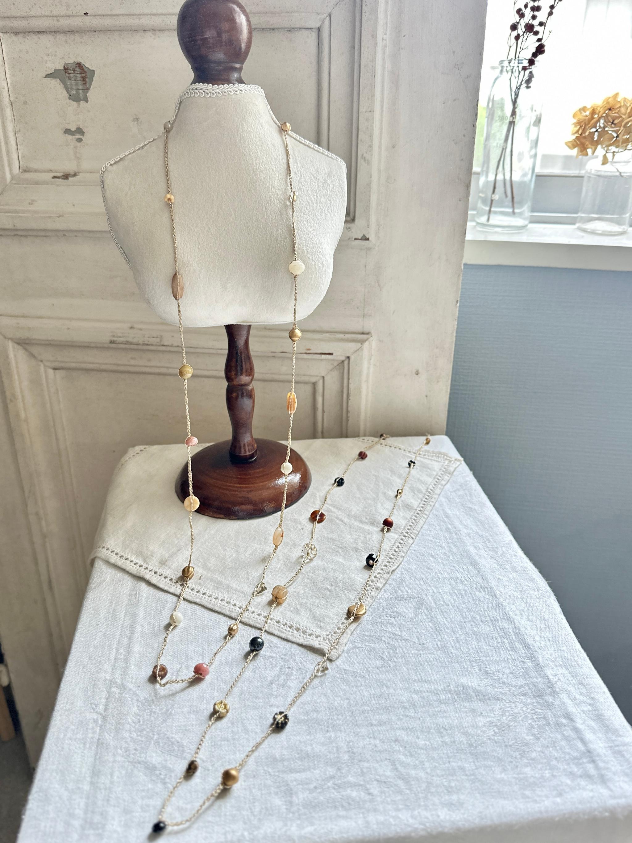 ヨーロッパビーズのカラフルクロシェネックレスロング・ピンクベージュ | 3枚目