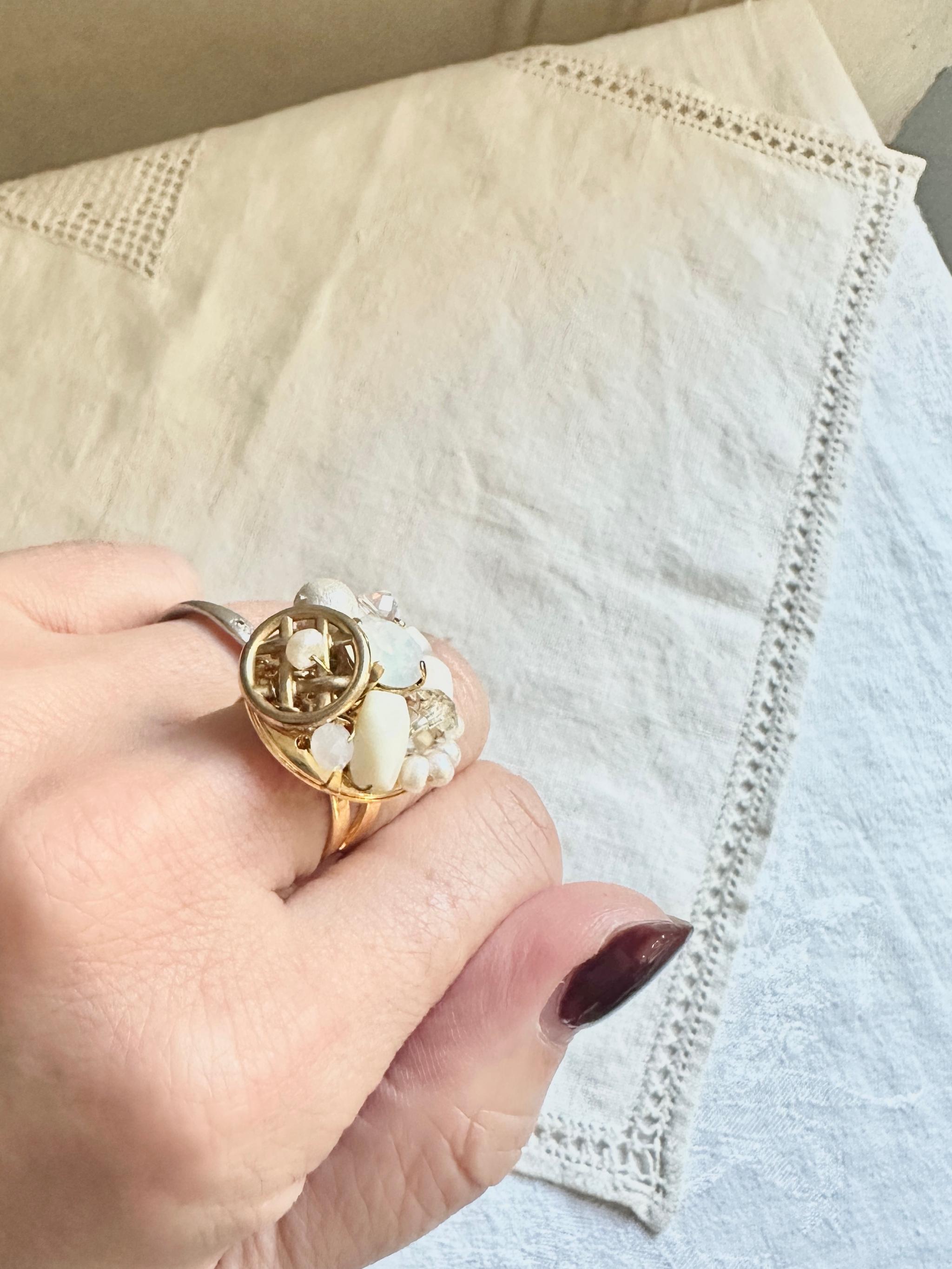 アンティークパーツのデコラティブリング・ゴールドホワイト | 4枚目