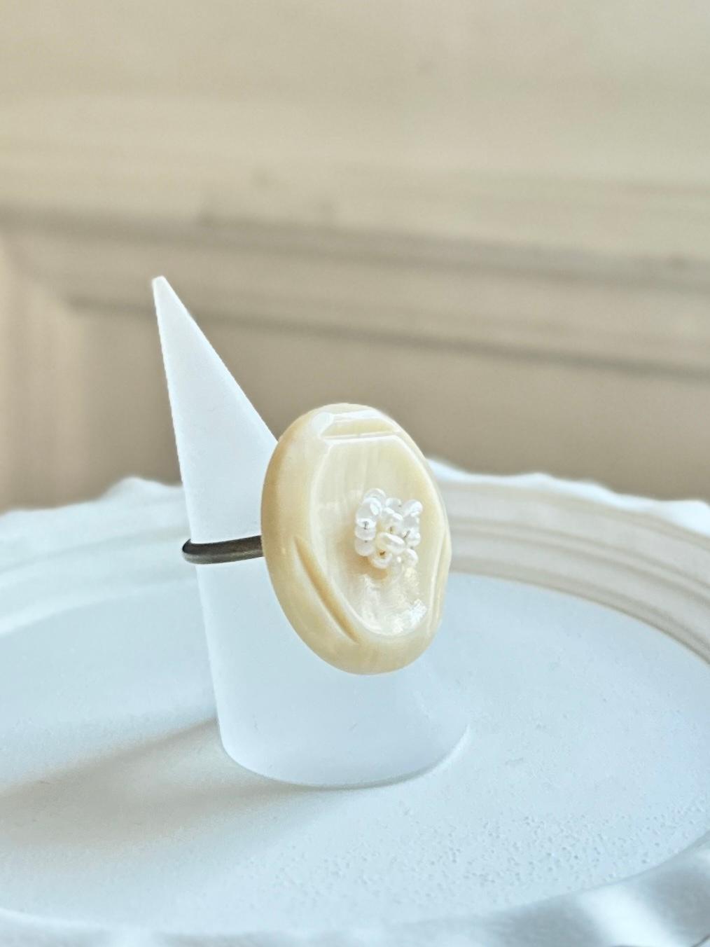 フランスヴィンテージパーツのビッグリング・ベージュ | 2枚目