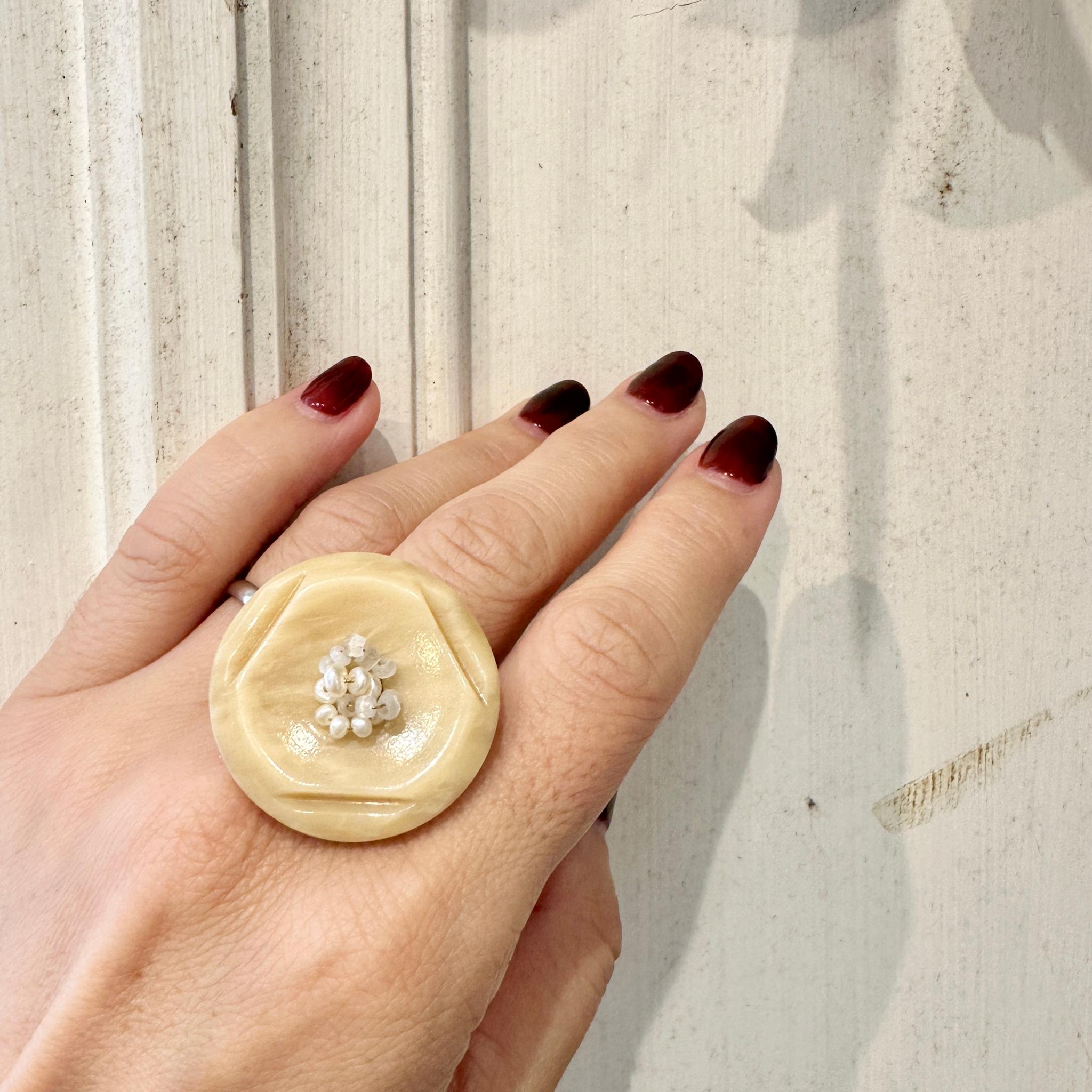 フランスヴィンテージパーツのビッグリング・ベージュ | 3枚目